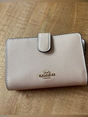 Coach Medium Corner Zip Wallet
